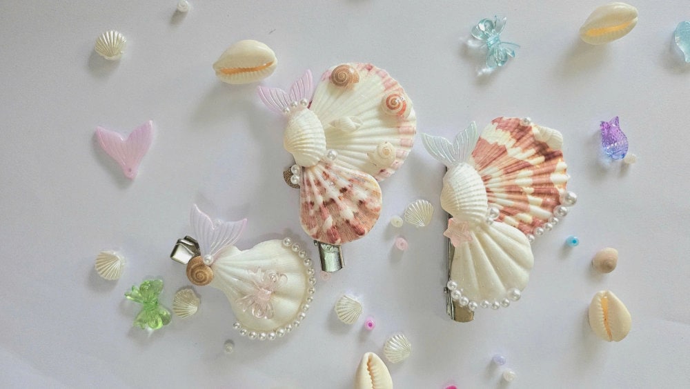 Cute hair clips made from shells or snails are always beautiful souvenirs, capturing the unique charm of Phu Quoc’s coastal beauty